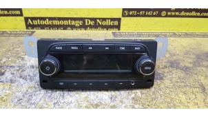 Gebruikte Radio Opel Karl 1.0 12V Prijs € 150,00 Margeregeling aangeboden door de Nollen autorecycling