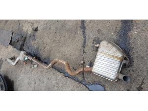 Gebruikte Uitlaat Midden + Einddemper Jaguar XE 2.0d 180 16V AWD Prijs € 665,50 Inclusief btw aangeboden door de Nollen autorecycling