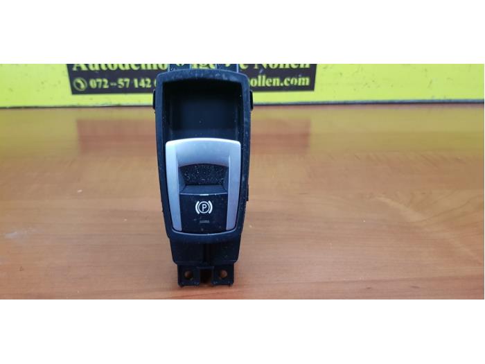 Gebruikte Handrem schakelaar BMW Z4 Roadster (E89) sDrive 23i 2.5 24V Prijs € 30,25 Inclusief btw aangeboden door autodemontage denollen
