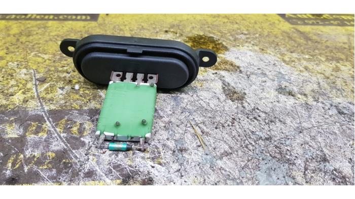 Gebruikte Luchtmassameter Volkswagen Transporter T5 2.0 TDI DRF Prijs € 40,00 Margeregeling aangeboden door autodemontage denollen