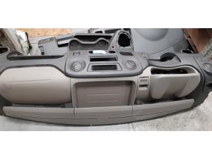 Gebruikte Dashboard Renault Master III (FV) 2.3 dCi 100 16V FWD Prijs op aanvraag aangeboden door de Nollen autorecycling
