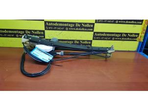 Gebruikte Raammechaniek 4Deurs links-voor Audi Q3 (8UB/8UG) 2.0 16V TFSI 170 Quattro Prijs € 125,00 Margeregeling aangeboden door de Nollen autorecycling