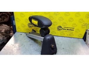 Gebruikte Armleuning Mini Paceman (R61) Prijs € 75,00 Margeregeling aangeboden door de Nollen autorecycling