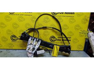 Gebruikte Ruitmechaniek 4Deurs links-voor Mini Paceman (R61) Prijs op aanvraag aangeboden door de Nollen autorecycling