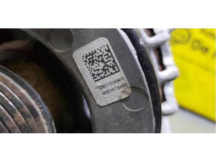 Dynamo van een BMW 5 serie (G30) 530d 3.0 TwinPower Turbo 24V 2017