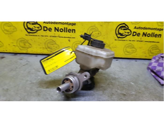 Gebruikte Hoofdremcilinder Volkswagen Golf IV (1J1) 1.6 16V Prijs € 45,00 Margeregeling aangeboden door autodemontage denollen
