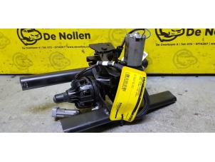 Gebruikte Cabriodak scharnier Opel Tigra Twin Top 1.4 16V Prijs € 151,25 Inclusief btw aangeboden door de Nollen autorecycling