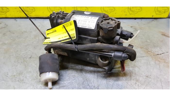 Gebruikte Compressor Mercedes S (W220) 3.2 S-320 CDI Prijs € 250,00 Margeregeling aangeboden door autodemontage denollen