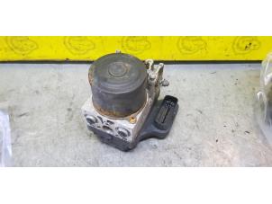 Gebruikte ABS Pomp Toyota Avensis Verso (M20) 2.0 D-4D 16V Prijs op aanvraag aangeboden door de Nollen autorecycling