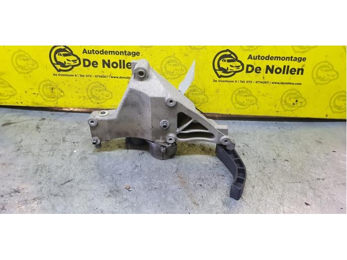Gebruikte Dynamosteun onder Alfa Romeo Giulietta (940) 1.4 TB 16V MultiAir Prijs € 60,50 Inclusief btw aangeboden door autodemontage denollen