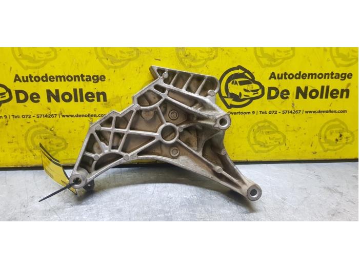 Gebruikte Motorsteun Volkswagen Caddy Combi III (2KB,2KJ) 1.6 TDI 16V Prijs € 19,00 Margeregeling aangeboden door autodemontage denollen