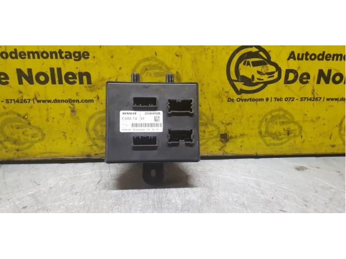 Gebruikte Boordcomputer Renault Clio IV (5R) Prijs op aanvraag aangeboden door autodemontage denollen