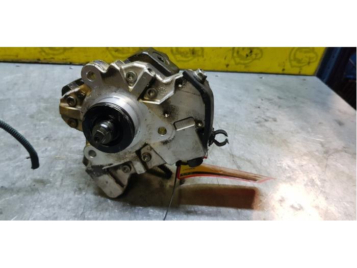 Gebruikte Dieselpomp Toyota Corolla Verso (R10/11) 1.4 D-4D 16V Prijs € 75,00 Margeregeling aangeboden door autodemontage denollen