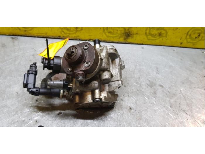 Gebruikte Dieselpomp Volvo V40 (MV) 1.6 D 16V Prijs € 200,00 Margeregeling aangeboden door autodemontage denollen