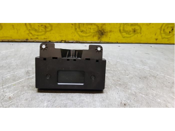 Gebruikte Display Interieur Peugeot 206 (2A/C/H/J/S) 1.1 XN,XR Prijs € 24,95 Margeregeling aangeboden door autodemontage denollen