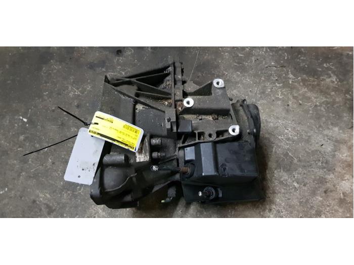 Gebruikte Versnellingsbak Ford Focus 1 Wagon 1.4 16V Prijs € 250,00 Margeregeling aangeboden door autodemontage denollen