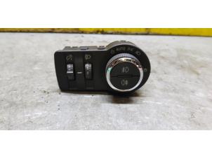 Gebruikte Licht Schakelaar Opel Mokka/Mokka X 1.7 CDTI 16V 4x2 Prijs op aanvraag aangeboden door de Nollen autorecycling