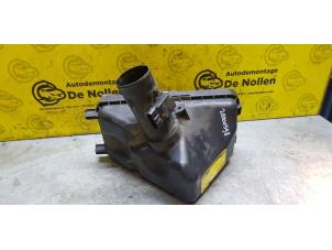 Gebruikte Luchtfilterhuis Toyota Avensis Verso (M20) Prijs € 45,00 Margeregeling aangeboden door de Nollen autorecycling