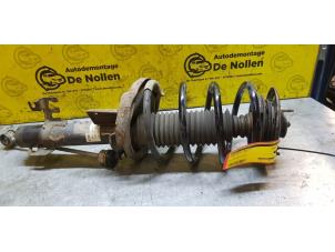 Gebruikte Schokdemper links-voor Rover 75 2.0 CDT 16V Prijs € 100,00 Margeregeling aangeboden door de Nollen autorecycling