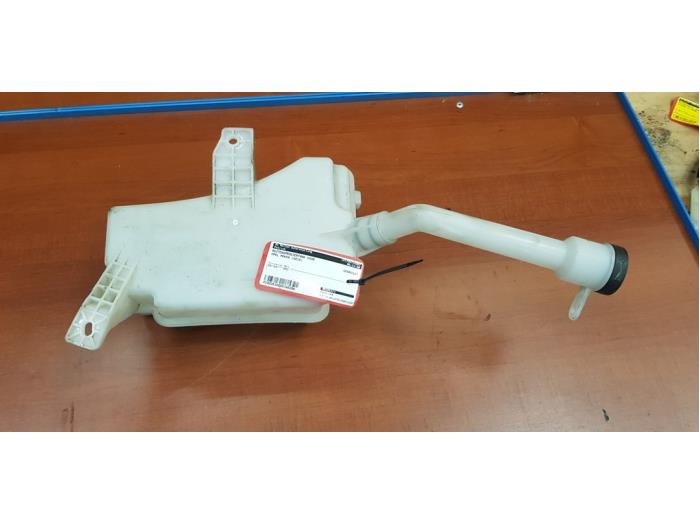 Ruitensproeiertank voor van een Opel Mokka/Mokka X 1.7 CDTI 16V 4x2 2014