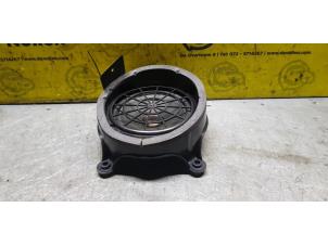 Gebruikte Speaker Mercedes ML I (163) 270 2.7 CDI 20V Prijs op aanvraag aangeboden door de Nollen autorecycling