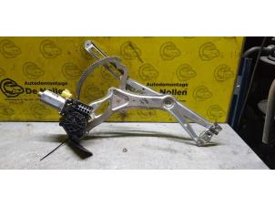 Gebruikte Raammechaniek 4Deurs rechts-voor Mercedes ML I (163) 270 2.7 CDI 20V Prijs op aanvraag aangeboden door de Nollen autorecycling