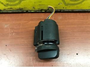 Gebruikte Schakelaar BMW 5 serie Touring (E39) 523i 24V Prijs € 15,00 Margeregeling aangeboden door de Nollen autorecycling