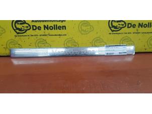 Gebruikte Carrosserielijst Mercedes E (W212) E-220 CDI 16V BlueEfficiency Prijs € 25,00 Margeregeling aangeboden door de Nollen autorecycling