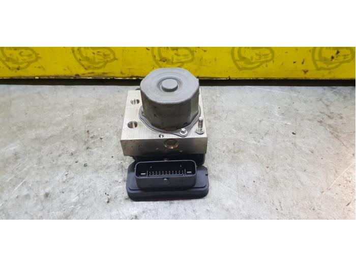 ABS Pomp van een Mercedes-Benz CLA (117.3) 2.0 AMG CLA-45 Turbo 16V 2018