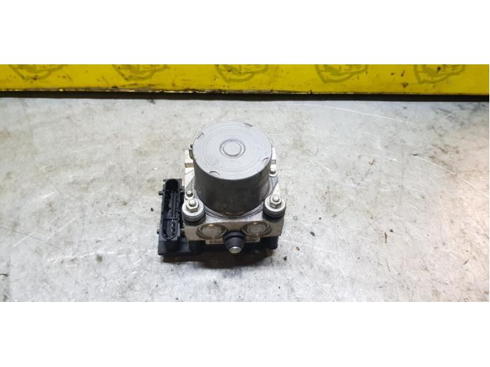 Gebruikte ABS Pomp Subaru Impreza II (GD) 2.5 WRX 16V Prijs op aanvraag aangeboden door autodemontage denollen