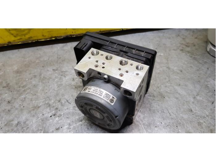 Gebruikte ABS Pomp Volkswagen Golf VII (AUA) 2.0 GTI 16V Prijs € 190,00 Margeregeling aangeboden door autodemontage denollen