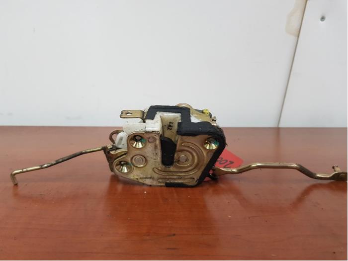 Deurslot Mechaniek 2Deurs rechts van een Hyundai H-1/H-200 2.5 Tdi 2006