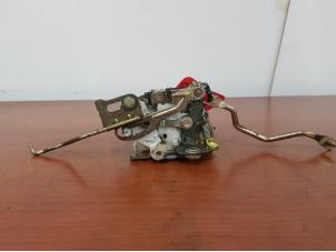 Gebruikte Deurslot Mechaniek 2Deurs rechts Hyundai H-1/H-200 2.5 Tdi Prijs € 30,00 Margeregeling aangeboden door de Nollen autorecycling