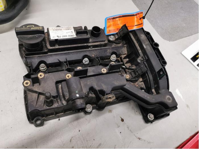 Gebruikte Kleppendeksel Ford Focus 3 1.0 Ti-VCT EcoBoost 12V 100 Prijs € 75,00 Margeregeling aangeboden door autodemontage denollen