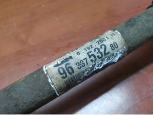 Gebruikte Steekas links-voor Peugeot 206 (2A/C/H/J/S) 1.1 XN,XR Prijs € 23,95 Margeregeling aangeboden door de Nollen autorecycling