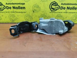 Gebruikte Motorsteun Smart Fortwo Coupé (451.3) 1.0 Micro Hybrid Drive Prijs op aanvraag aangeboden door de Nollen autorecycling