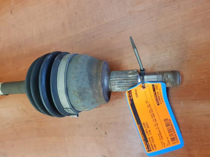 Gebruikte Aandrijfas links-voor Ford Focus 3 Wagon 1.0 Ti-VCT EcoBoost 12V 100 Prijs € 75,00 Margeregeling aangeboden door autodemontage denollen