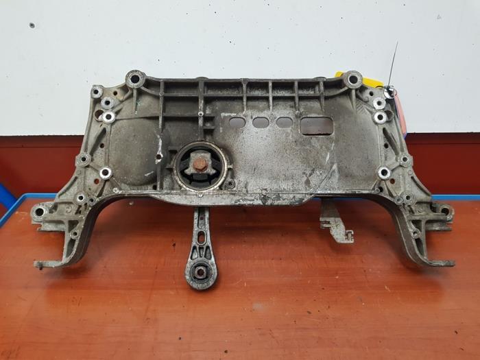 Gebruikte Subframe Volkswagen Passat (3C2) 2.0 TDI 16V 140 Prijs op aanvraag aangeboden door autodemontage denollen