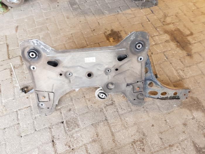 Gebruikte Subframe Renault Trafic New (FL) 2.0 dCi 16V 115 Prijs € 150,00 Margeregeling aangeboden door autodemontage denollen