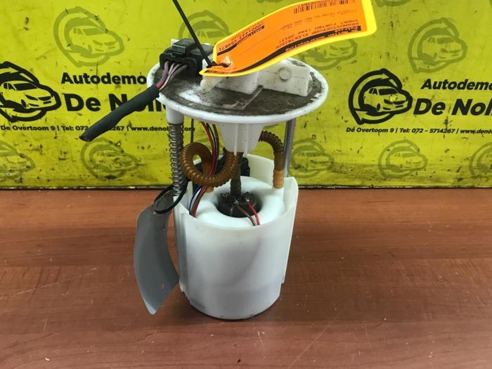 Gebruikte Tank element Pomp Smart Fortwo Coupé (451.3) 1.0 Micro Hybrid Drive Prijs € 75,00 Margeregeling aangeboden door autodemontage denollen