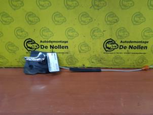 Gebruikte Portiergreep 4Deurs rechts-voor Opel Meriva 1.6 16V Prijs € 15,00 Margeregeling aangeboden door de Nollen autorecycling