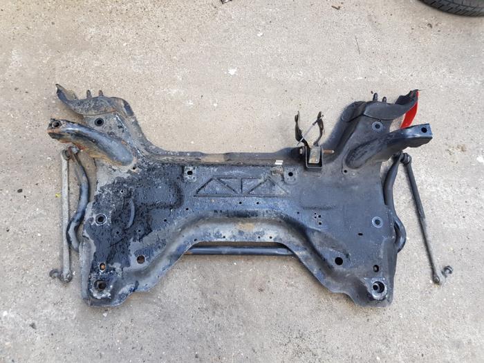 Gebruikte Subframe Citroen Berlingo 1.6 Hdi 16V 90 Prijs € 75,00 Margeregeling aangeboden door autodemontage denollen