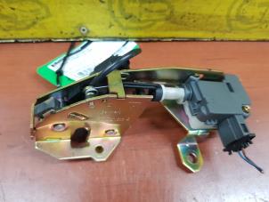 Gebruikte Achterklep Slotmechaniek Porsche Cayenne (9PA) 3.2 V6 24V Prijs € 50,00 Margeregeling aangeboden door de Nollen autorecycling