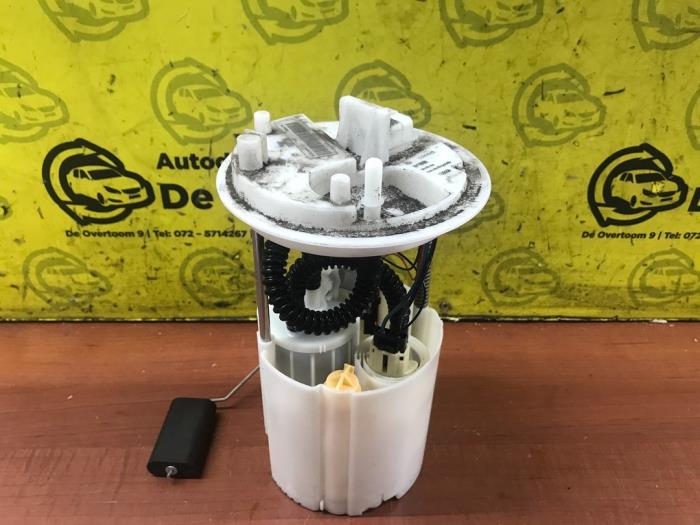 Gebruikte Benzinepomp Opel Corsa D 1.2 16V Prijs € 39,99 Margeregeling aangeboden door autodemontage denollen