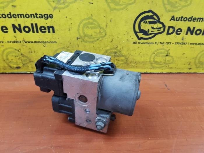 Gebruikte ABS Pomp Nissan Primera Traveller (WP11) 2.0 16V Prijs € 57,00 Margeregeling aangeboden door autodemontage denollen