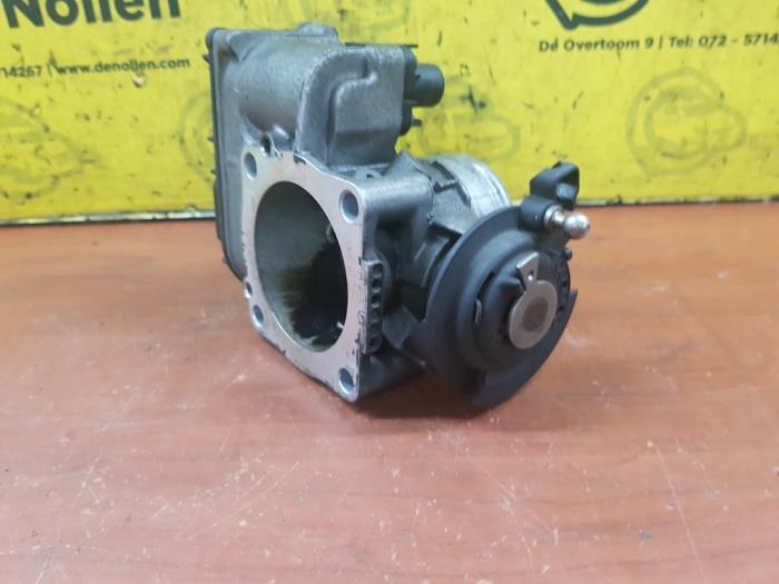 Gebruikte Gasklephuis Volkswagen Passat Variant (3B5) 1.8 T 20V Prijs € 50,00 Margeregeling aangeboden door autodemontage denollen