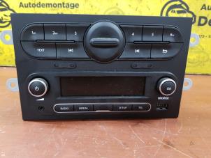 Gebruikte Radio CD Speler Renault Twingo III (AH) 1.0 SCe 70 12V Prijs € 175,00 Margeregeling aangeboden door de Nollen autorecycling