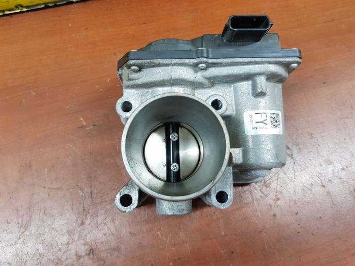 Gebruikte Gasklephuis Renault Twingo III (AH) 1.0 SCe 70 12V Prijs € 45,00 Margeregeling aangeboden door autodemontage denollen