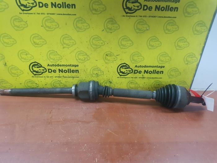 Gebruikte Steekas rechts-voor Renault Laguna II (BG) 3.0 V6 24V Prijs € 100,00 Margeregeling aangeboden door autodemontage denollen