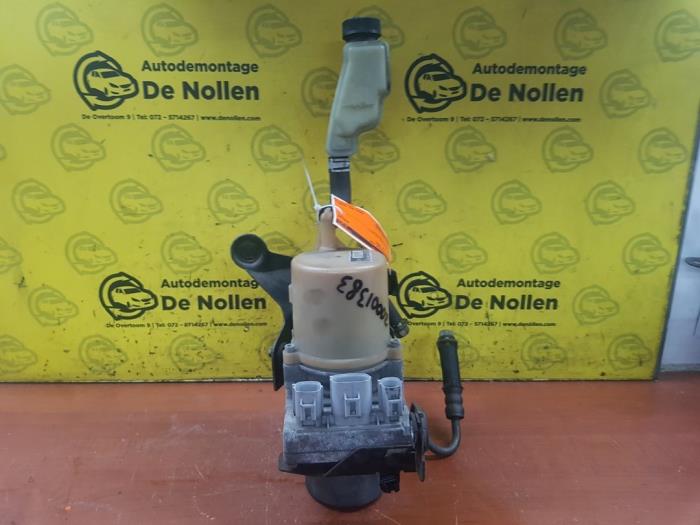 Gebruikte Stuurpomp Mazda 5 (CR19) 2.0i 16V Prijs € 181,50 Inclusief btw aangeboden door autodemontage denollen
